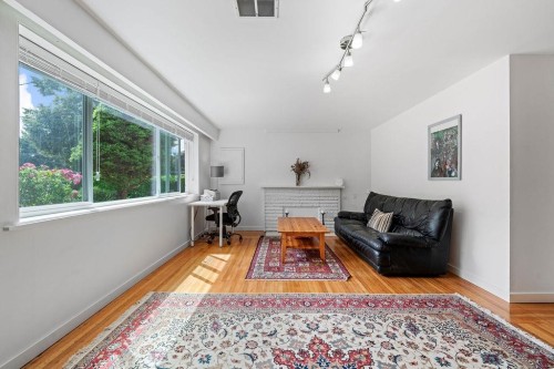 535 Holdom Avenue, Burnaby, BC 