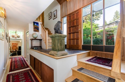 2440 Queens Avenue, West Vancouver, BC 