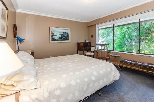 2440 Queens Avenue, West Vancouver, BC 