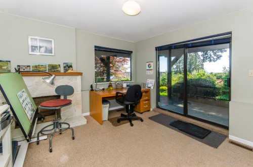 2440 Queens Avenue, West Vancouver, BC 