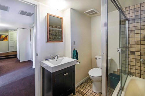 2440 Queens Avenue, West Vancouver, BC 