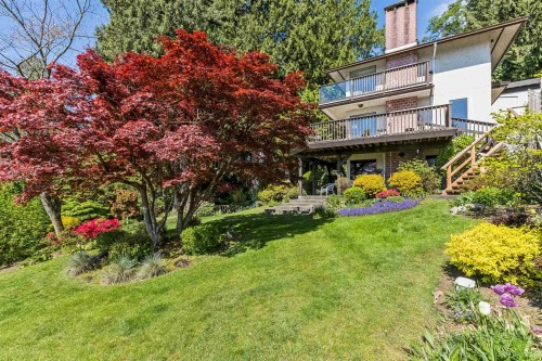 2440 Queens Avenue, West Vancouver, BC 