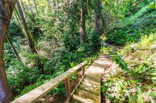 2440 Queens Avenue, West Vancouver, BC 
