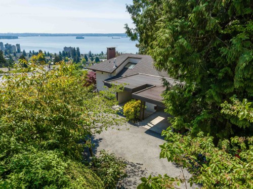 2440 Queens Avenue, West Vancouver, BC 