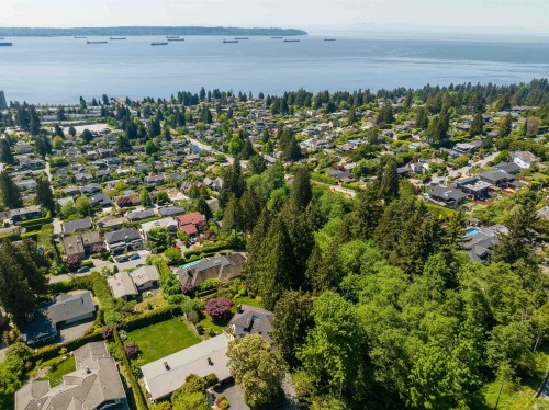 2440 Queens Avenue, West Vancouver, BC 