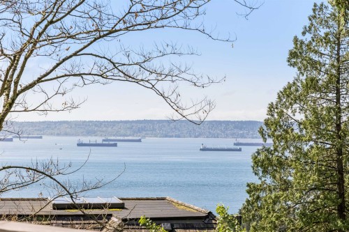 2440 Queens Avenue, West Vancouver, BC 
