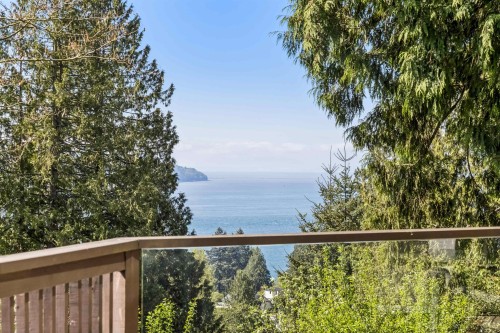 2440 Queens Avenue, West Vancouver, BC 