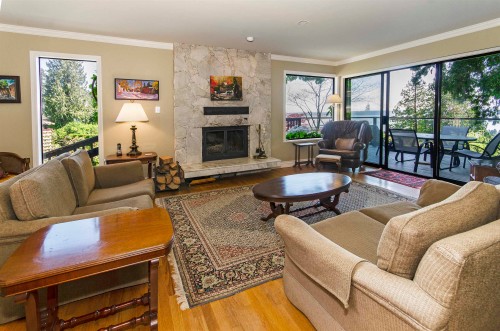 2440 Queens Avenue, West Vancouver, BC 