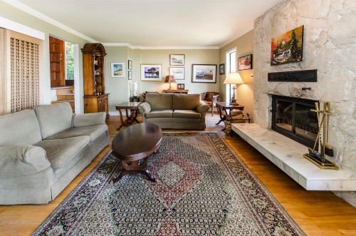 2440 Queens Avenue, West Vancouver, BC 