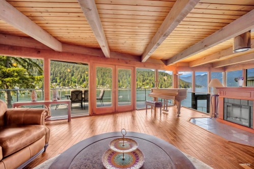 2136 Lockehaven Road, North Vancouver, BC 
