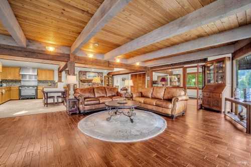 2136 Lockehaven Road, North Vancouver, BC 