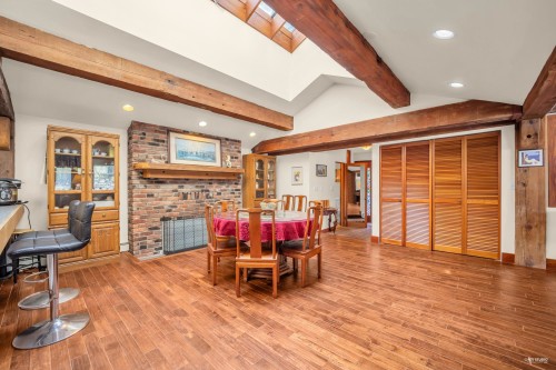 2136 Lockehaven Road, North Vancouver, BC 