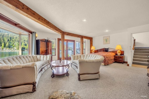 2136 Lockehaven Road, North Vancouver, BC 