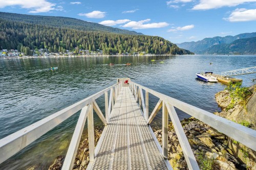 2136 Lockehaven Road, North Vancouver, BC 
