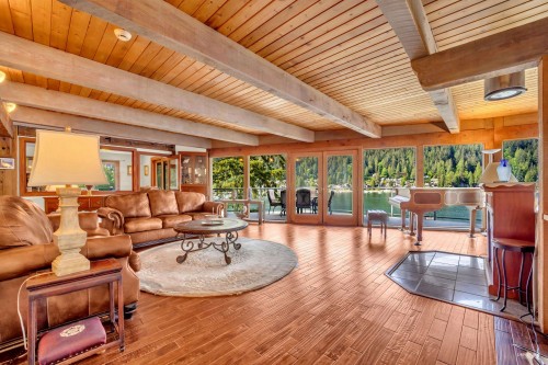 2136 Lockehaven Road, North Vancouver, BC 
