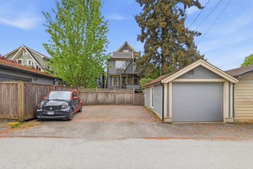 21 22Nd Avenue E, Vancouver, BC 