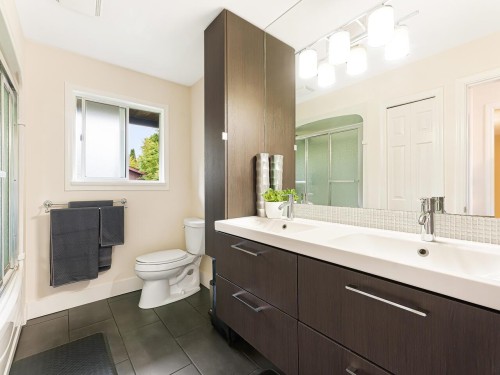 4426 Marine Drive, West Vancouver, BC 
