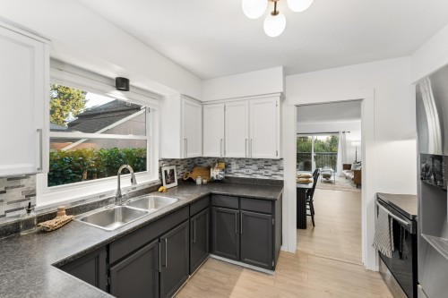 1564 Hope Road, North Vancouver, BC 