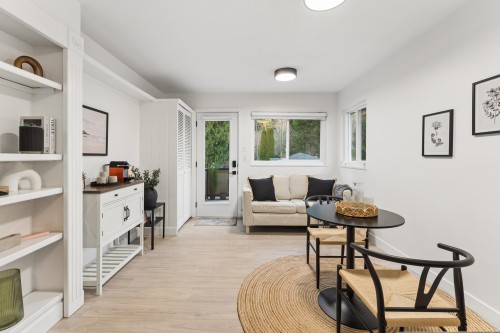 1564 Hope Road, North Vancouver, BC 