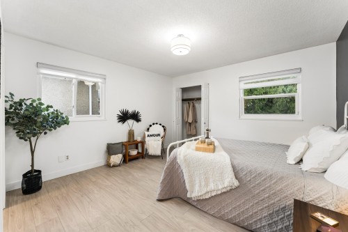 1564 Hope Road, North Vancouver, BC 