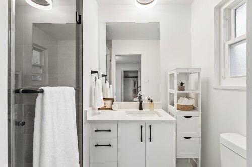 1564 Hope Road, North Vancouver, BC 