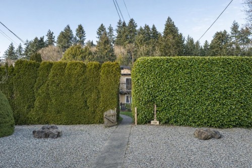 1564 Hope Road, North Vancouver, BC 