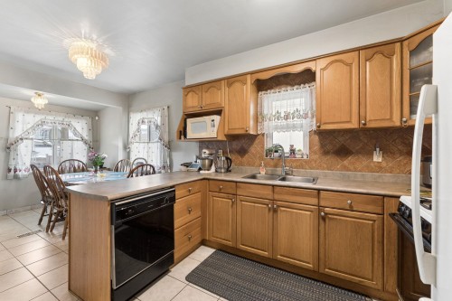 2248 Mannering Avenue, Vancouver, BC 