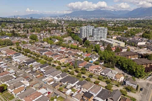 2248 Mannering Avenue, Vancouver, BC 