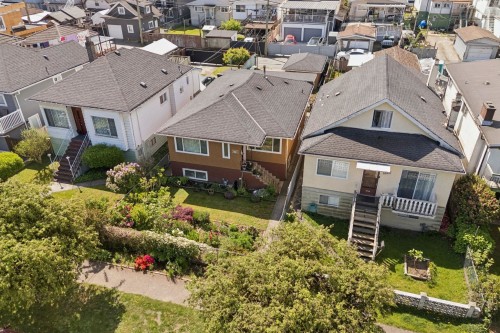 2248 Mannering Avenue, Vancouver, BC 