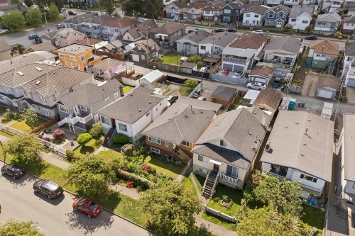 2248 Mannering Avenue, Vancouver, BC 