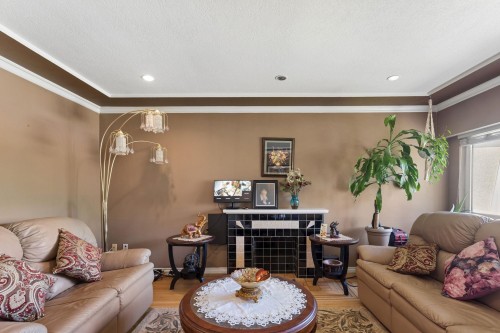 2248 Mannering Avenue, Vancouver, BC 