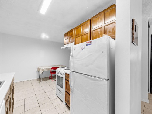 111-588 5 Avenue E, Vancouver, BC - Indoor