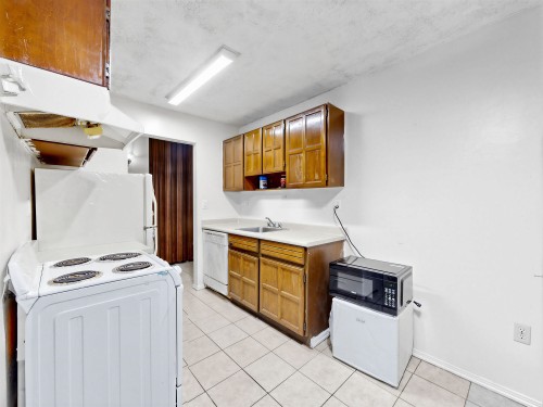 111-588 5 Avenue E, Vancouver, BC - Indoor