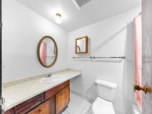 111-588 5 Avenue E, Vancouver, BC - Indoor Photo Showing Bathroom
