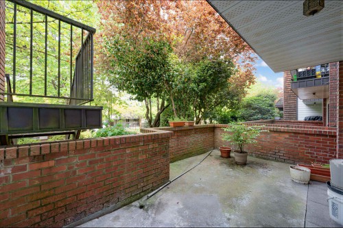 111-588 5 Avenue E, Vancouver, BC - Outdoor