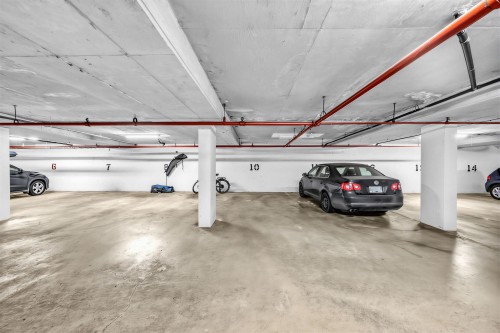 111-588 5 Avenue E, Vancouver, BC - Indoor Photo Showing Garage