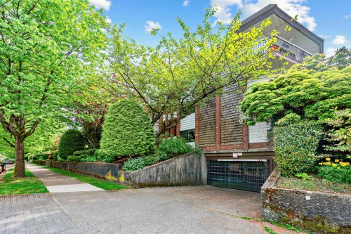 111-588 5 Avenue E, Vancouver, BC - Outdoor