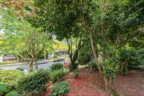 111-588 5 Avenue E, Vancouver, BC - Outdoor