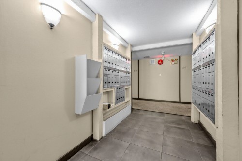 111-588 5 Avenue E, Vancouver, BC - Indoor