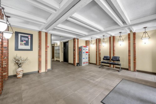 111-588 5 Avenue E, Vancouver, BC - Indoor Photo Showing Other Room