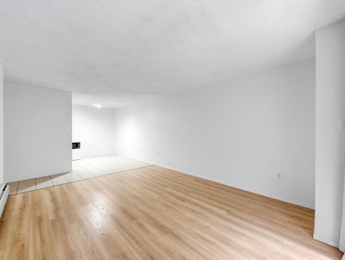 111-588 5 Avenue E, Vancouver, BC - Indoor Photo Showing Other Room