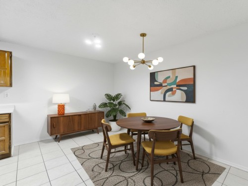 111-588 5 Avenue E, Vancouver, BC - Indoor Photo Showing Dining Room