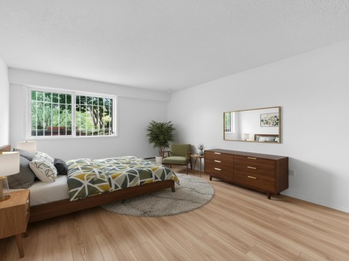 111-588 5 Avenue E, Vancouver, BC - Indoor Photo Showing Bedroom