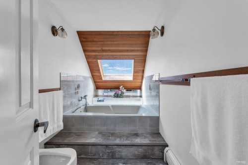 1040 Jefferson Avenue, West Vancouver, BC 