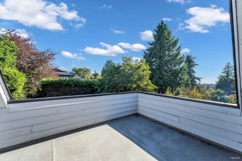 1040 Jefferson Avenue, West Vancouver, BC 