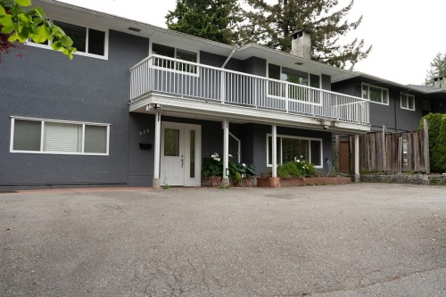 356 Queens Road W North Vancouver, BC V7N 2K5