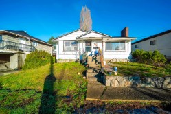 915 Walls Avenue  Coquitlam, BC V3K 2T2