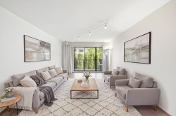 205-1585 4th Avenue E Vancouver, BC V5N 1J9