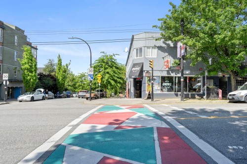 205-1585 4Th Avenue E, Vancouver, BC 