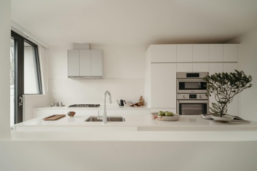 5-6 17Th Avenue W, Vancouver, BC - Indoor Photo Showing Kitchen